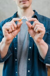 Man breaking cigarette