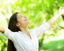 Woman-smiling-with-raised-hands